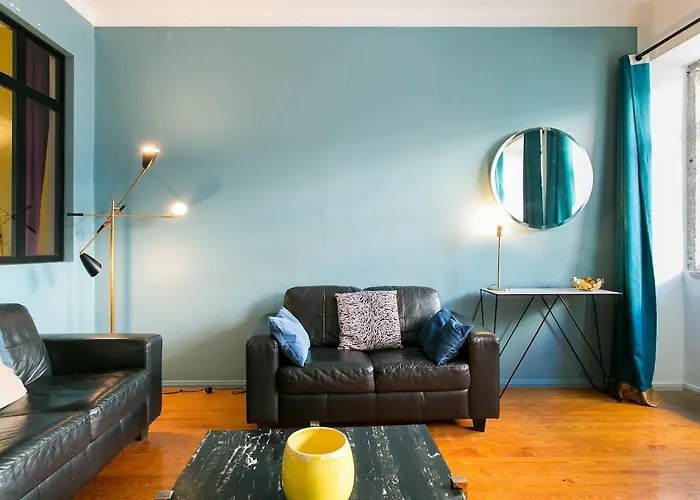Spacious & Bright 3 Bedroom Apt, Iconic Bica Area, Lisbon Historical Center