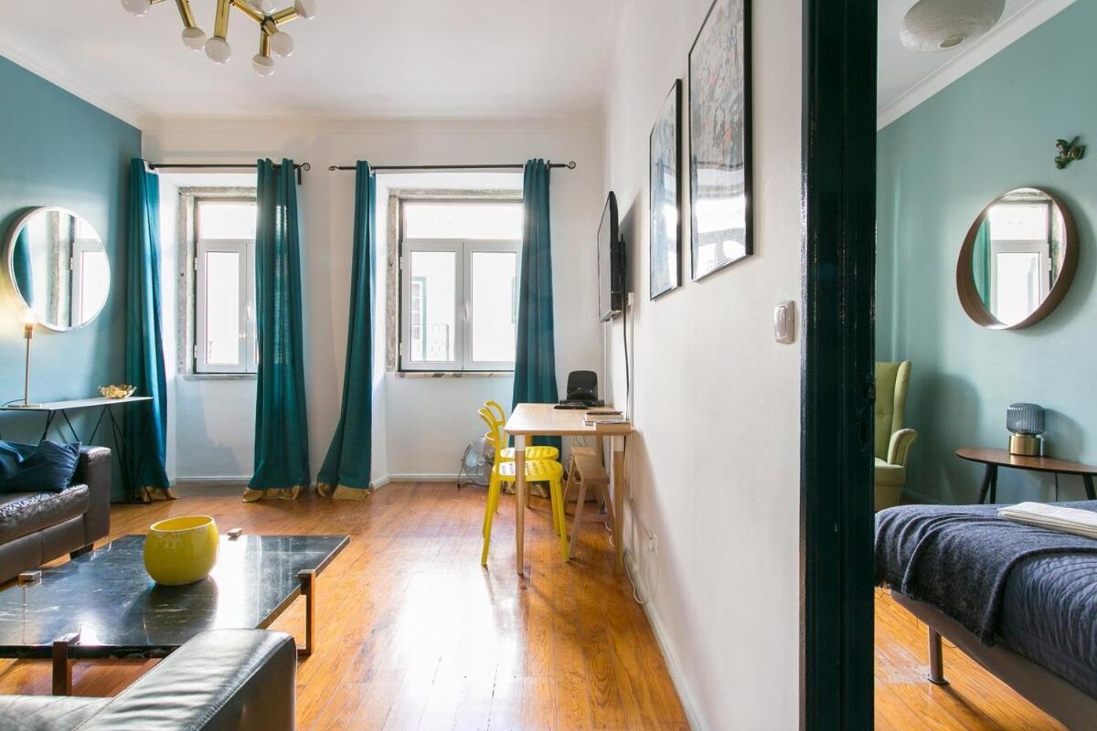 Spacious & Bright 3 Bedroom Apt, Iconic Bica Area, Historical Center *