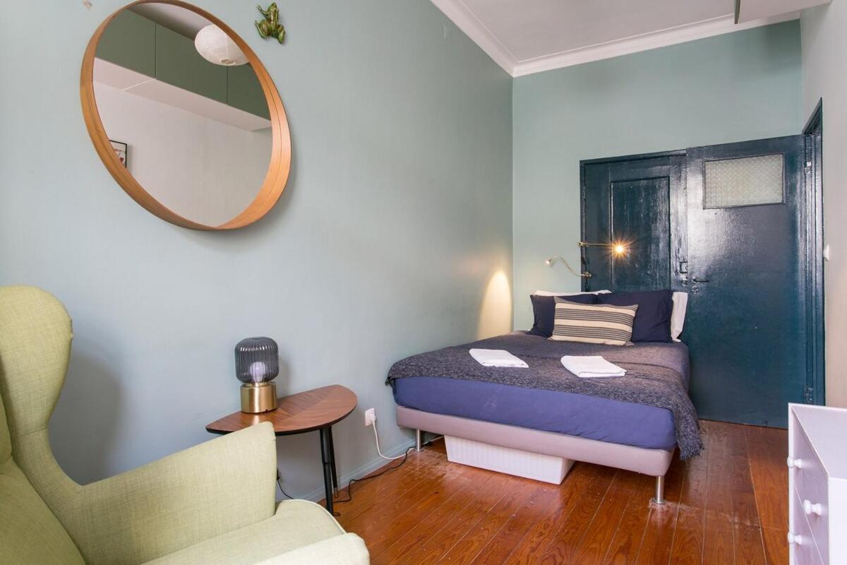 Spacious & Bright 3 Bedroom Apt, Iconic Bica Area, Historical Center Apartment *