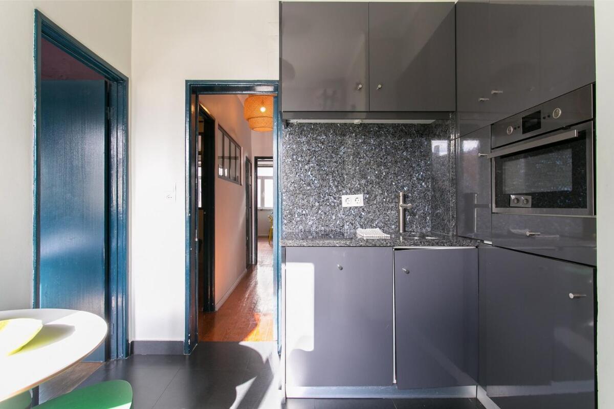 Spacious & Bright 3 Bedroom Apt, Iconic Bica Area, Historical Center * Lisbon