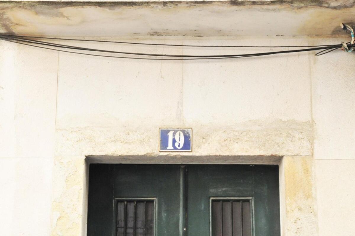 Spacious & Bright 3 Bedroom Apt, Iconic Bica Area, Historical Center Lisbon