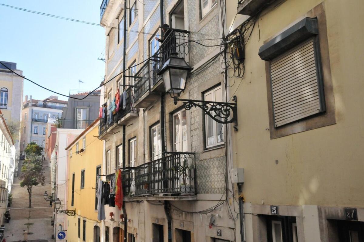 Spacious & Bright 3 Bedroom Apt, Iconic Bica Area, Historical Center