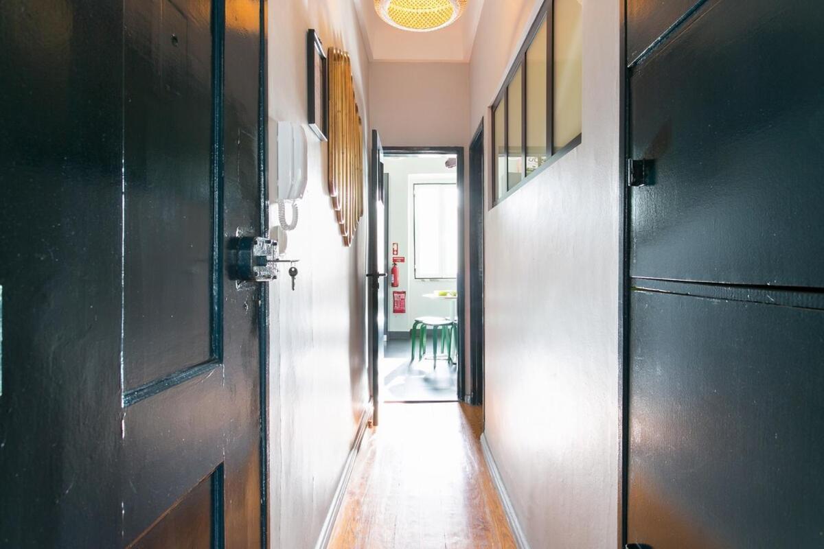 Spacious & Bright 3 Bedroom Apt, Iconic Bica Area, Historical Center Apartment *