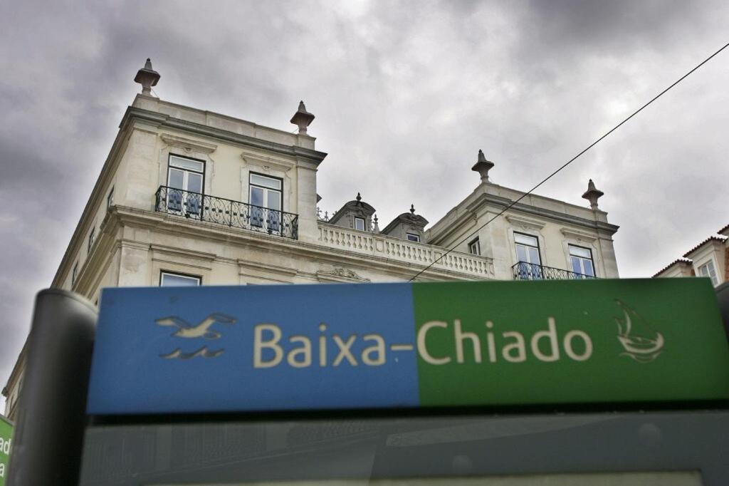 Spacious & Bright 3 Bedroom Apt, Iconic Bica Area, Historical Center * Lisbon