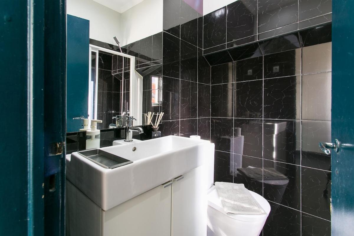 Spacious & Bright 3 Bedroom Apt, Iconic Bica Area, Historical Center Apartment *
