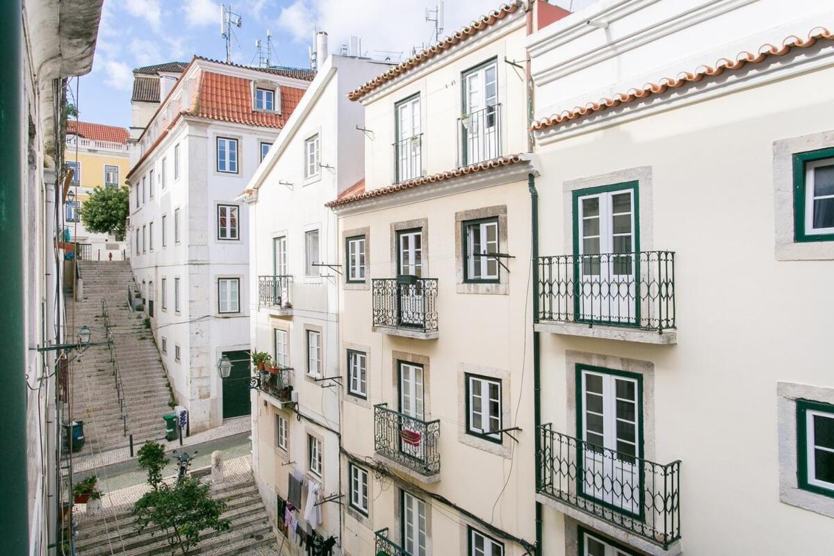 Spacious & Bright 3 Bedroom Apt, Iconic Bica Area, Historical Center *