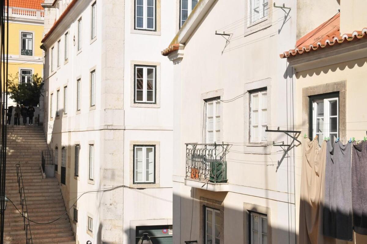 Spacious & Bright 3 Bedroom Apt, Iconic Bica Area, Historical Center