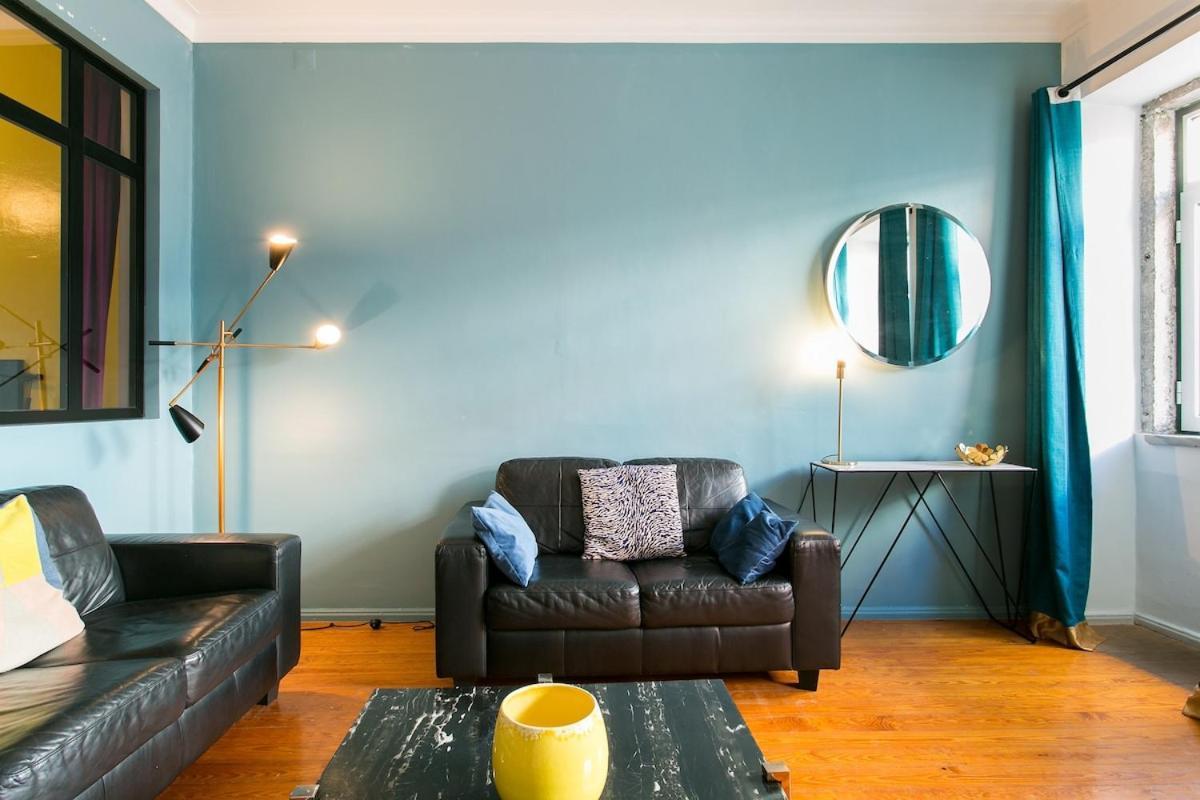 Spacious & Bright 3 Bedroom Apt, Iconic Bica Area, Historical Center Apartment