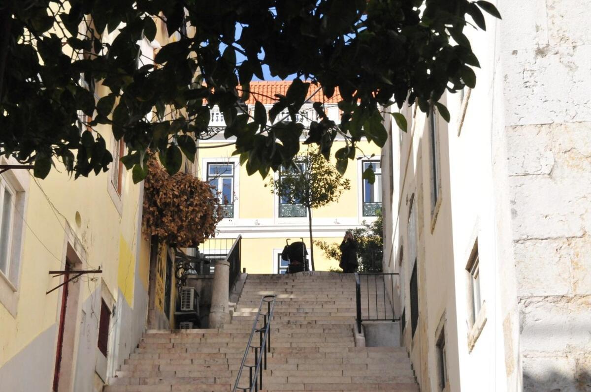 Spacious & Bright 3 Bedroom Apt, Iconic Bica Area, Historical Center